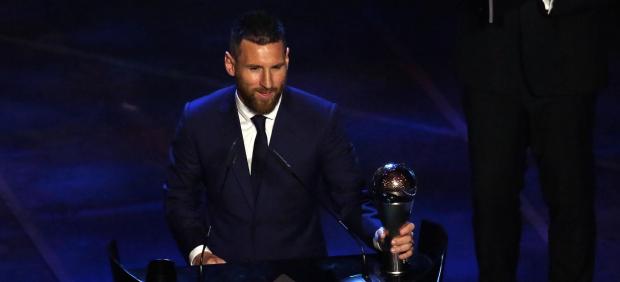 Leo Messi, con el premio The Best de la FIFA al mejor jugador de 2019