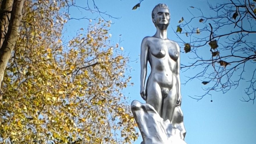 Por qué ha indignado tanto la nueva escultura sobre la escritora feminista Mary Wollstonecraft en Londres