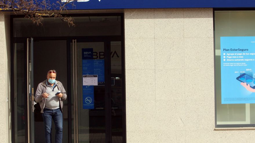 Los sesgos de los algoritmos en la banca: créditos más caros para ellas y diferentes ofertas de productos