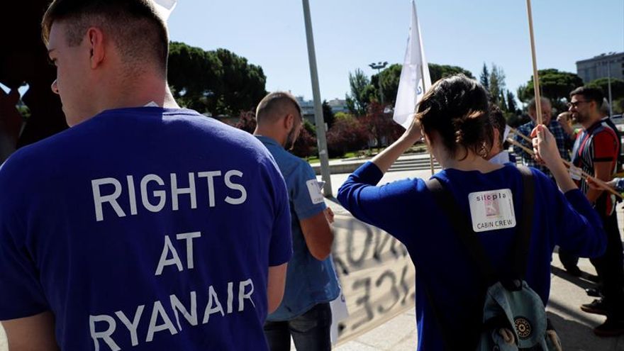 Ryanair es condenada por vulnerar el derecho a huelga mediante amenazas y el fomento del esquirolaje