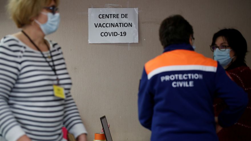 Los jóvenes franceses que no se quieren vacunar: ignorancia, individualismo y desconfianza en el Gobierno