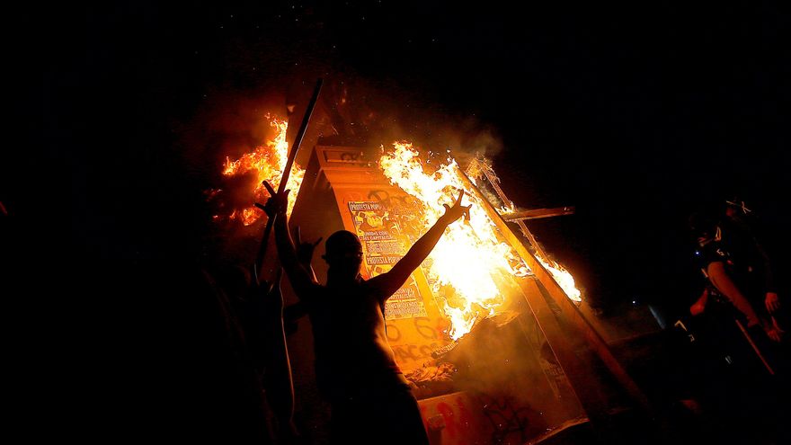 La guerra por la estatua del general Baquedano incendia Chile