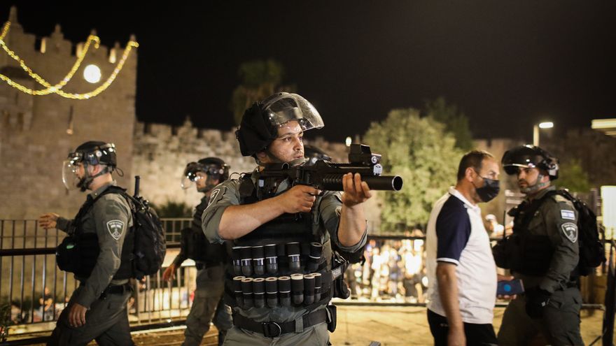 Cientos de manifestantes palestinos resultan heridos en una nueva jornada de disturbios en Jerusalén