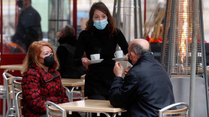 El empleo crece en 134.396 trabajadores en abril y el paro desciende en 39.012 personas