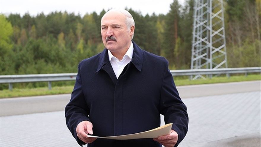 Lukashenko insiste sin pruebas en la teoría de la bomba para justificar el secuestro del avión:  