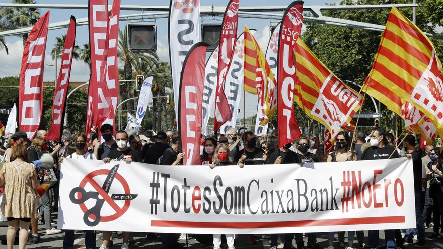 CaixaBank acuerda con los sindicatos el mayor ERE de la historia de la banca con 6.432 despidos