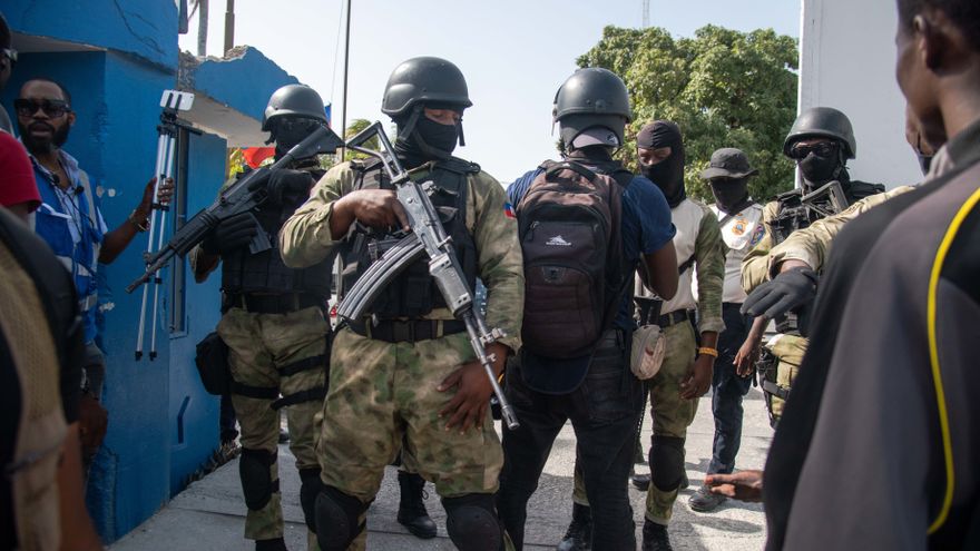 La Policía de Haití dice que 26 ciudadanos colombianos y dos estadounidenses están implicados en el asesinato del presidente