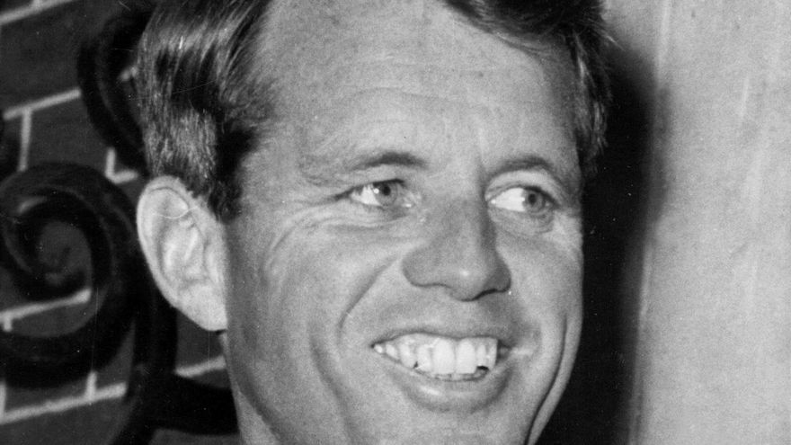 Autoridades penitenciarias de California votan a favor de la excarcelación del asesino del senador Robert F. Kennedy