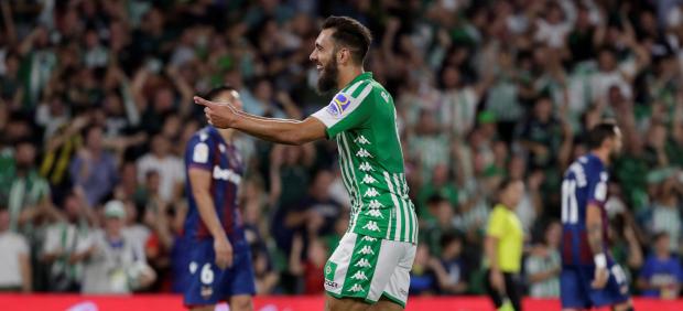 Borja Iglesias marca su primer gol con el Betis al Levante