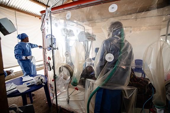 NIH , Dos medicamentos reducen el riesgo de muerte por ébola