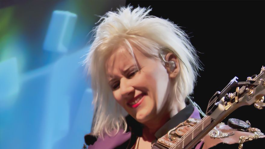 Jennifer Batten, leyenda de la guitarra: 