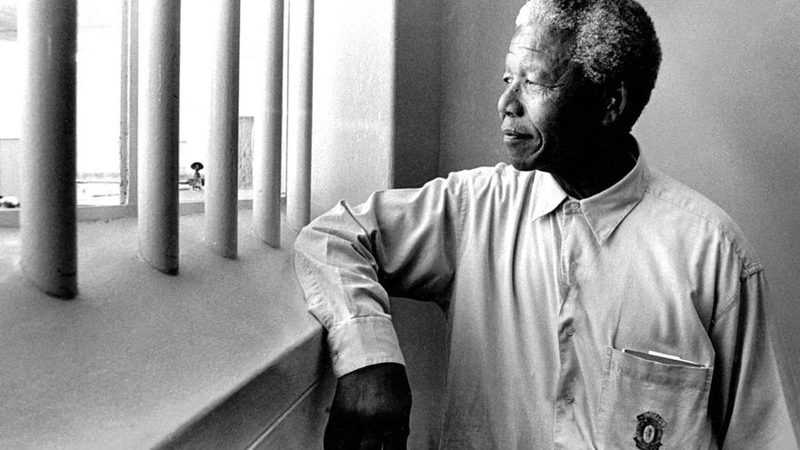 Mandela, el apartheid o la pobreza: tras la lente de Jürgen Schadeberg, referente de la fotografía en Sudáfrica