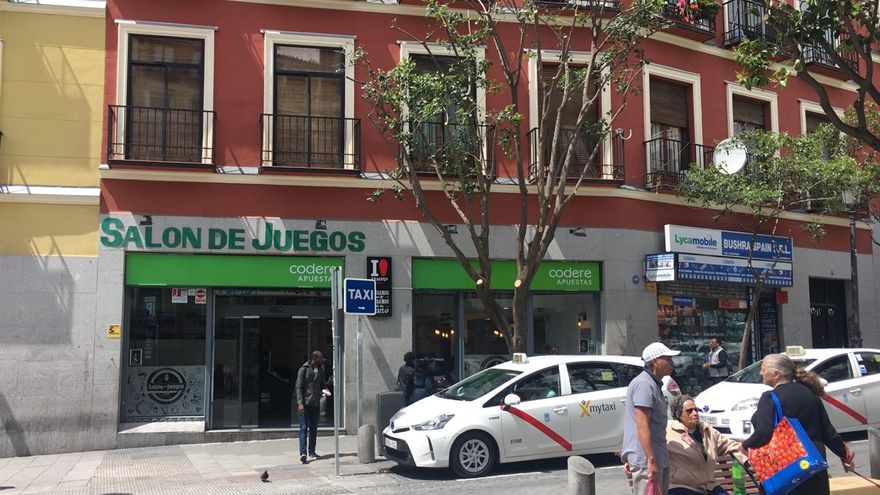 Ocho casas de apuestas y la mayor federación de ludópatas informarán de juego problemático en una línea 900