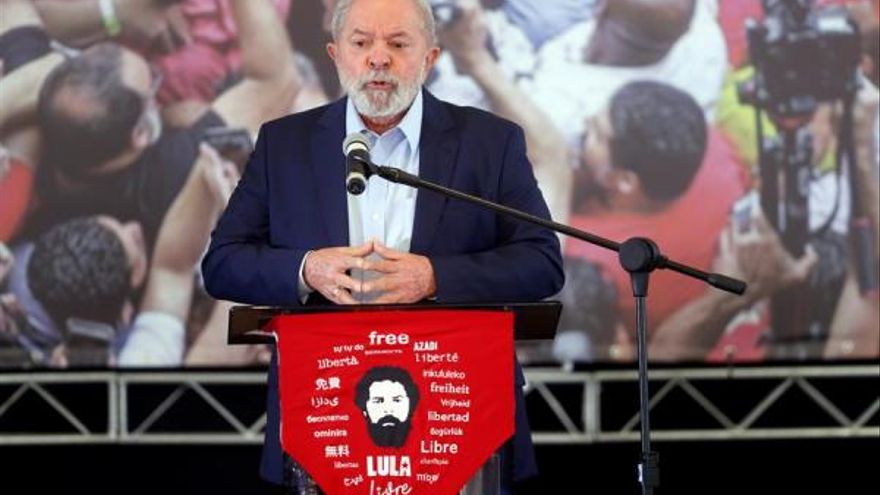 Lula reaparece en público en Brasil: 