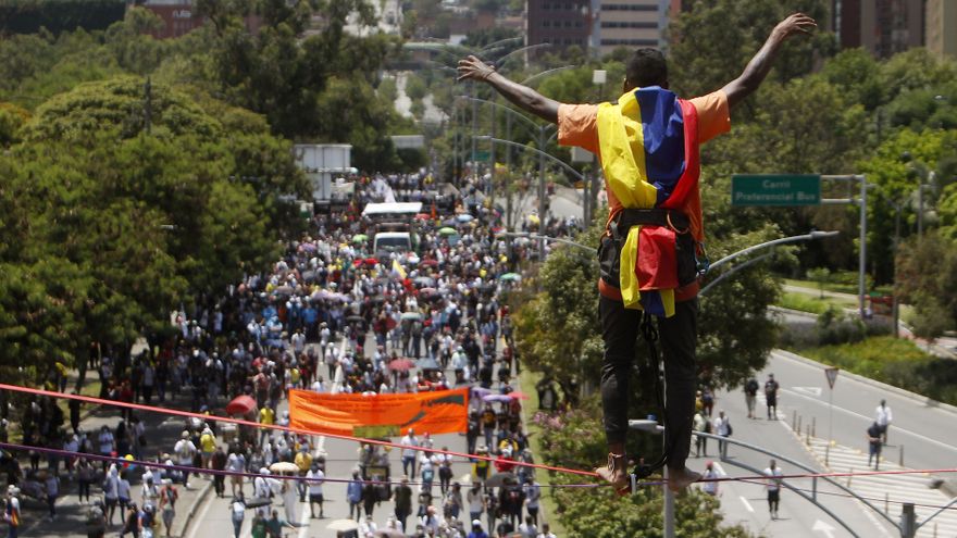 Colombia vive la octava jornada de protestas con otros tres jóvenes heridos de gravedad: 