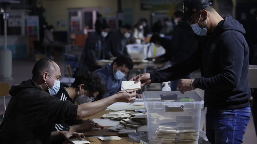 Chile confía la redacción de su nueva Constitución a la oposición y a los ciudadanos ajenos a los partidos políticos