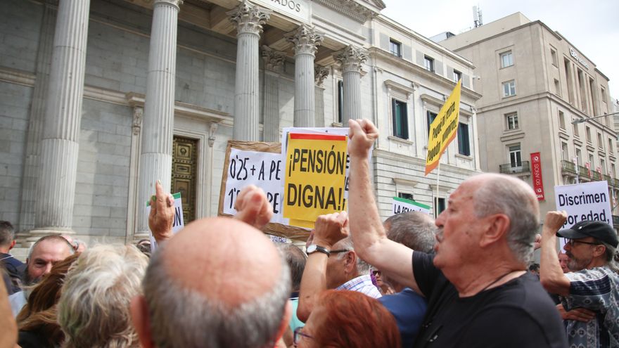 El Gobierno accede a derogar ya el factor de sostenibilidad e intentará cerrar el pacto de pensiones el lunes