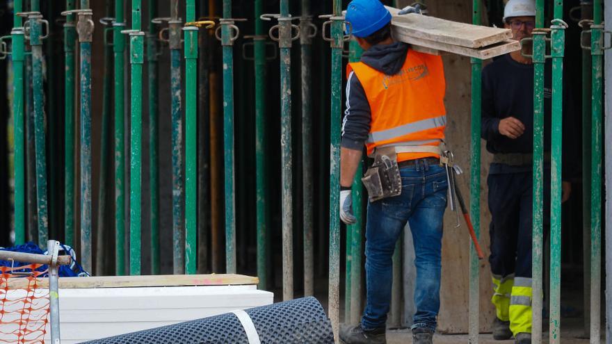 Trabajadores ahogados por la inflación: “Tengo que sacar lo que había intentado ahorrar y usarlo para comer”