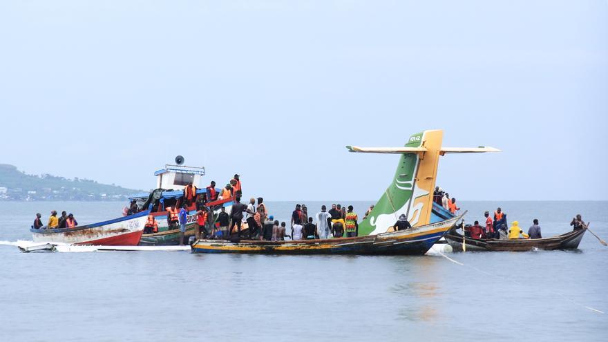 Al menos 19 muertos tras estrellarse un avión en el lago Victoria, en Tanzania