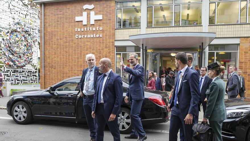 Los trabajadores del Instituto Cervantes en el extranjero convocan una huelga en protesta por la congelación salarial