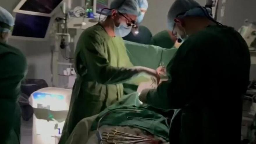 Cirujanos de Kiev operan del corazón a un niño en pleno apagón