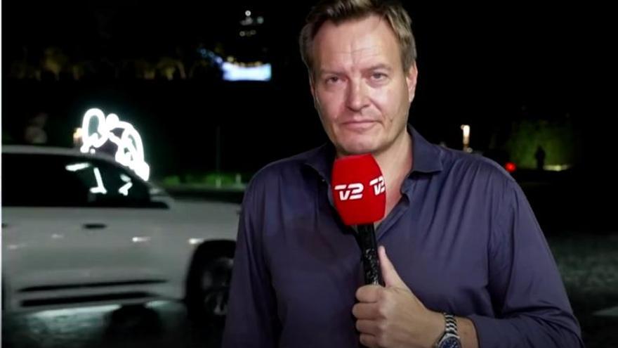 Oficiales de Qatar impiden grabar a un periodista danés en plena emisión y amenazan con romper su cámara