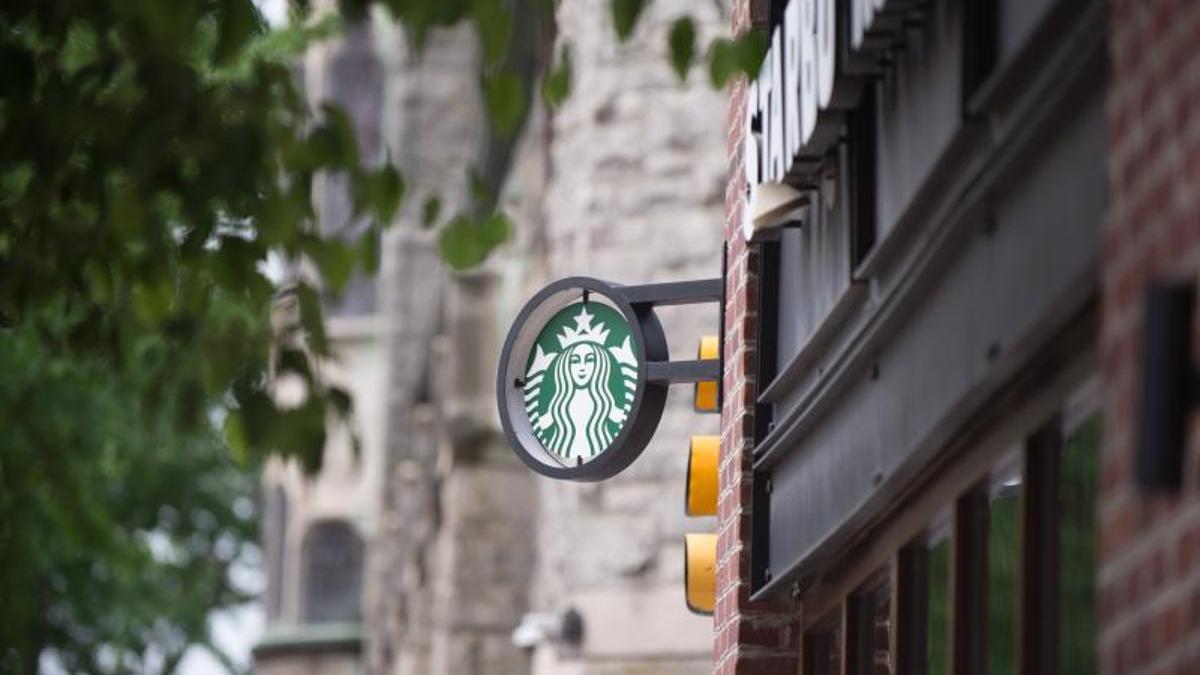 Trabajadores de Starbucks de EEUU organizan una primera protesta a nivel nacional