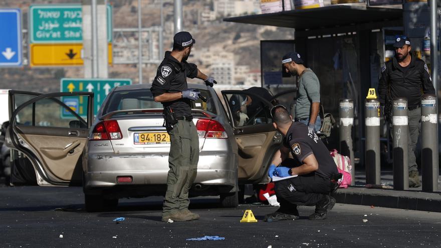 Un muerto y 14 heridos en dos explosiones en paradas de autobús de Jerusalén