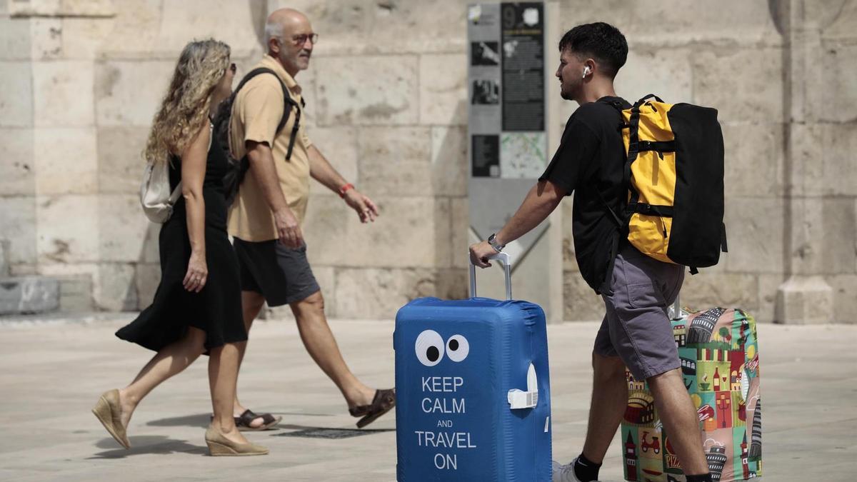 España esquivará la recesión con la ventaja del tirón del turismo y otro año de superávit comercial