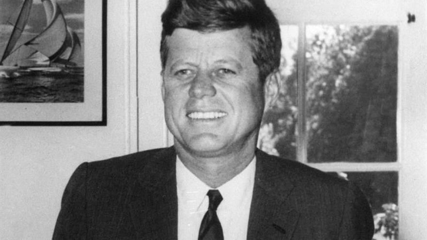 Biden desclasifica más de 12.000 documentos sobre el asesinato de Kennedy