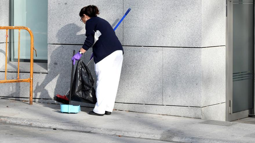 La realidad borra el falso discurso sobre el salario mínimo: no hunde el empleo y sí reduce la pobreza