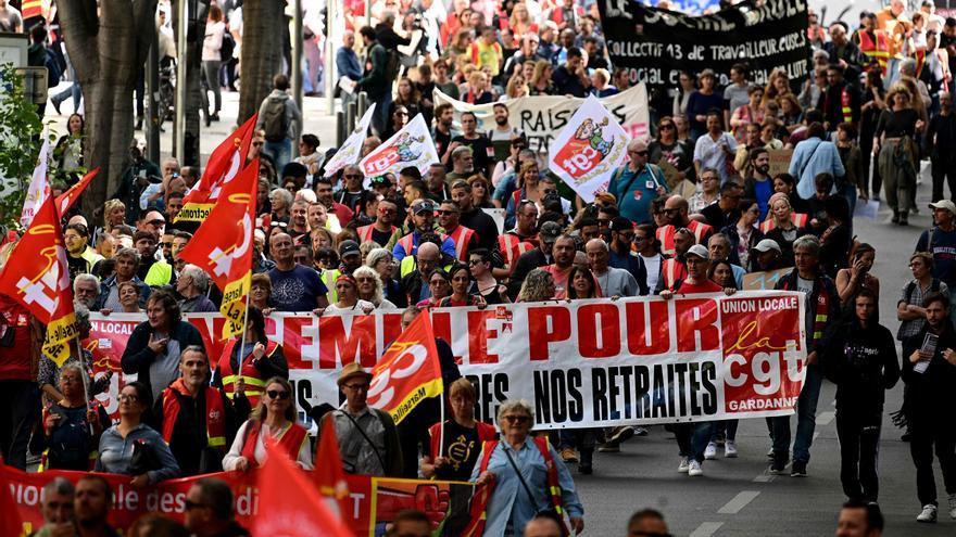 Francia encara un enero de movilizaciones sociales con el pulso a la reforma de las pensiones