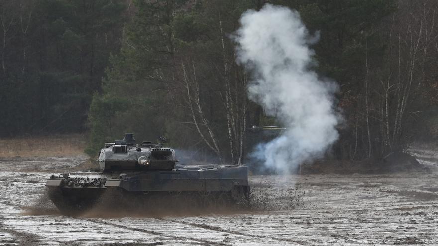 Borrell da por hecho que Alemania permitirá que Polonia envíe tanques a Ucrania