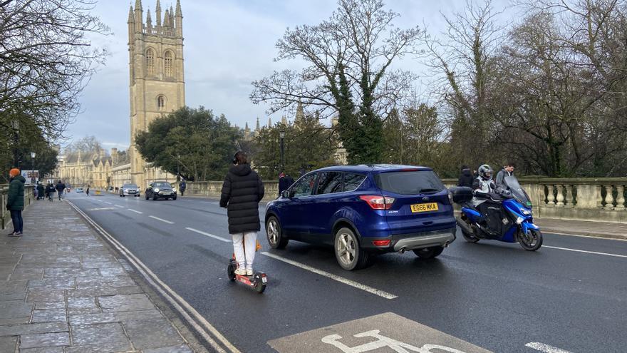 Bulos, escudos con cobayas y bolardos en llamas: la batalla por limitar los coches en Oxford