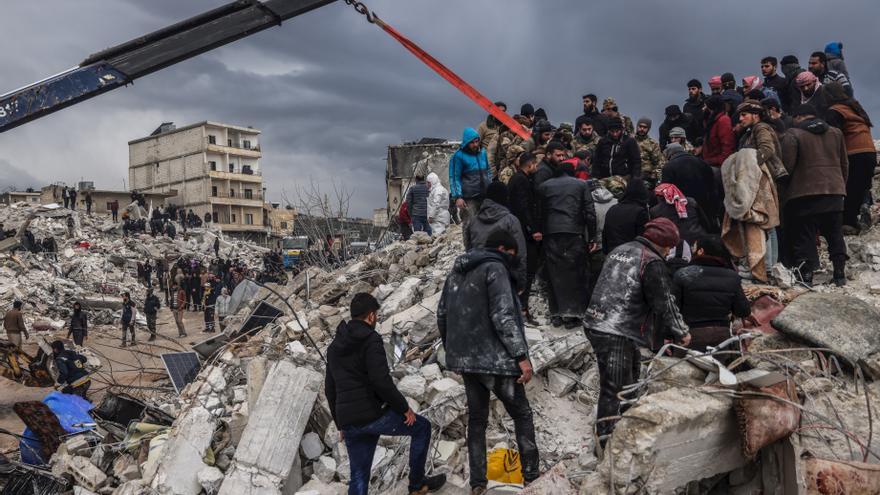 El mayor terremoto turco desde 1939 arrasa una Siria asolada por la guerra