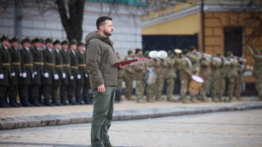 Zelenski promete luchar por la victoria en el primer aniversario de la invasión rusa de Ucrania