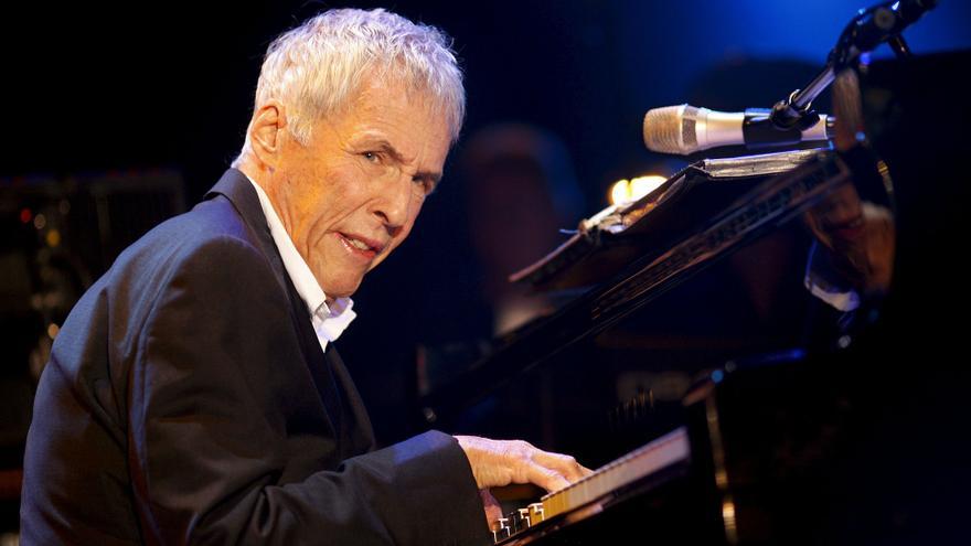 Muere el gran compositor de canciones pop de los años 60, Burt Bacharach