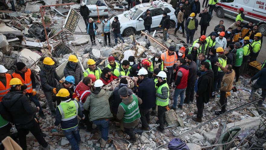 Más de 20.000 personas han muerto en los devastadores terremotos de Turquía y Siria