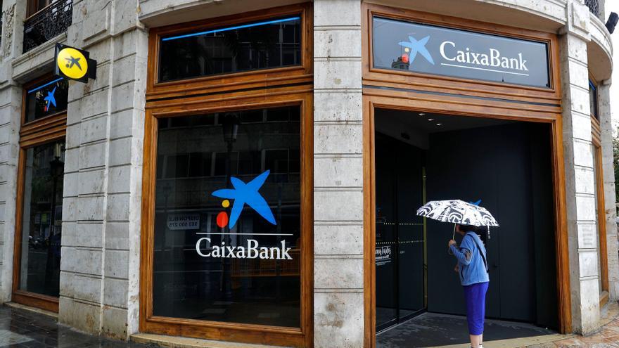 Los grandes bancos cerraron casi cuatro sucursales al día en 2022