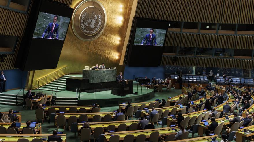 La Asamblea de la ONU aprueba con 141 votos a favor y la abstención de China una resolución que pide la retirada rusa de Ucrania