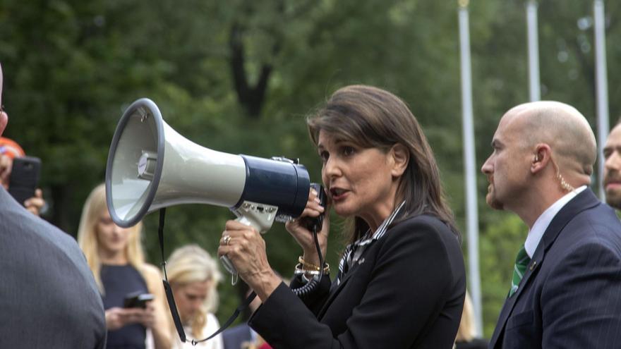 Nikki Haley, exembajadora de EEUU en la ONU, se enfrentará a Trump en las primarias republicanas por la presidencia