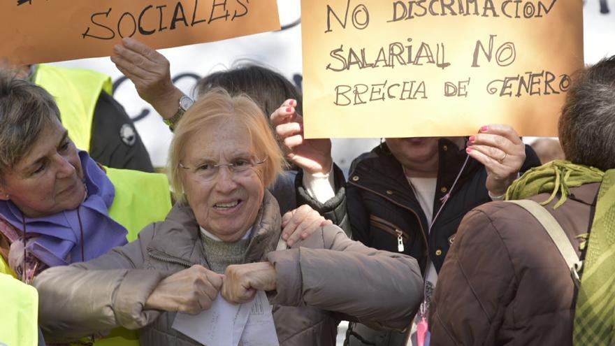 La reforma de las pensiones mitiga los vacíos en las carreras laborales de las mujeres para reducir la brecha de género