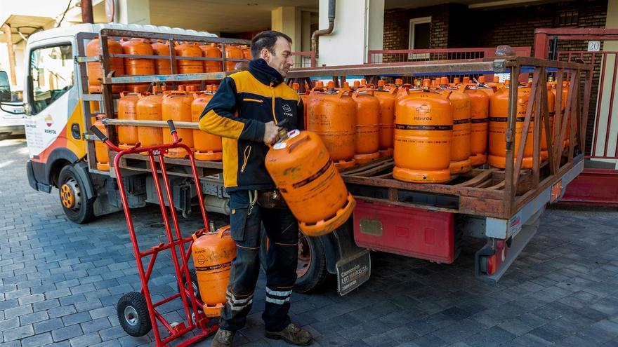 Los salarios en grandes empresas suben un 5,3% en enero por las revisiones anuales, tres puntos menos que el IPC