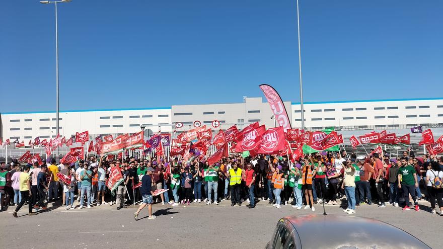 Los trabajadores de Amazon en Sevilla, en huelga por una mejora en sus condiciones laborales