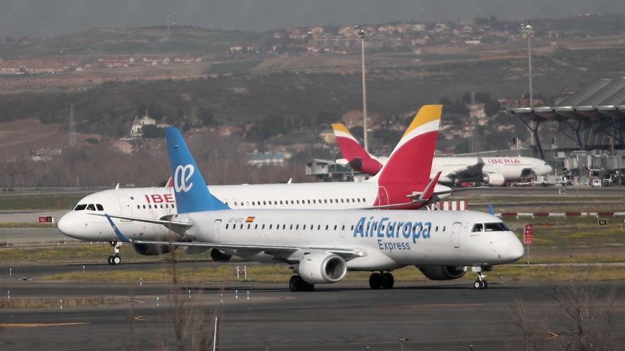 Las aerolíneas lanzan otra ola de fusiones que puede fracasar porque limitará la competencia y subirá los precios