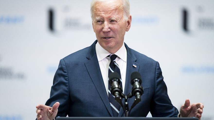 Biden ofrece inversión en Irlanda del Norte si perdura la paz mientras los unionistas ultras lanzan ataques contra él y la UE