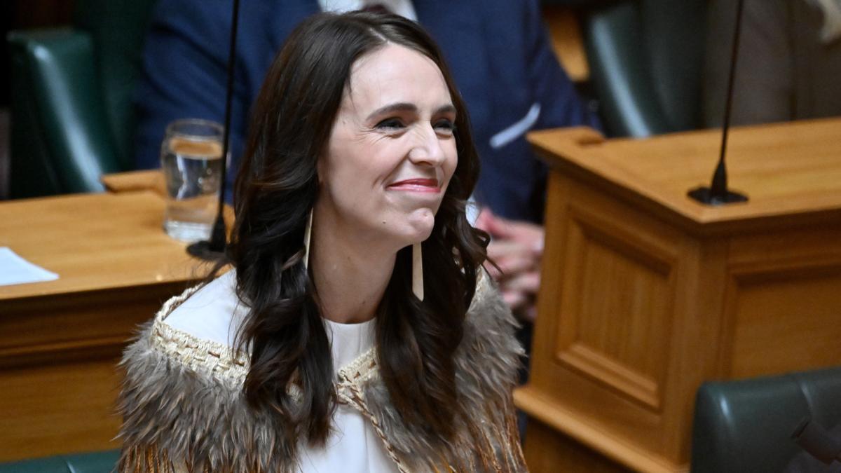 Jacinda Ardern reivindica en su despedida que se puede ser sensible y liderar: 