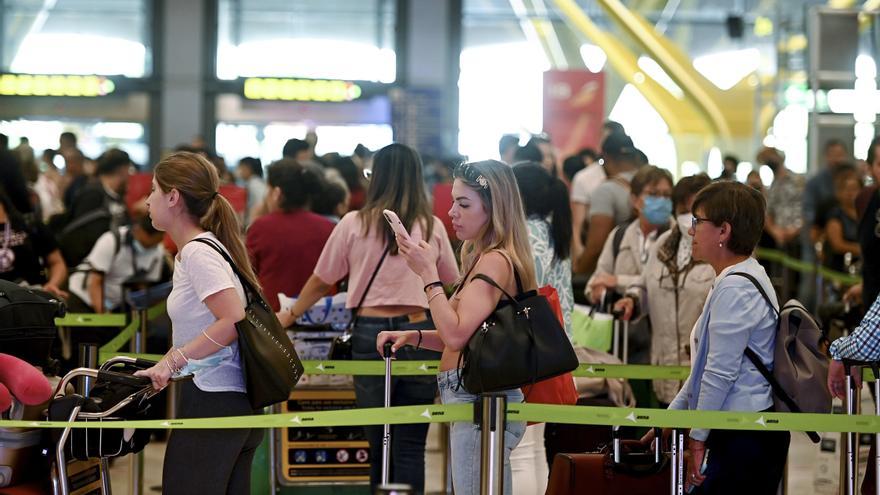 Viajar se pone cuesta arriba este verano: las aerolíneas disparan el precio de los vuelos