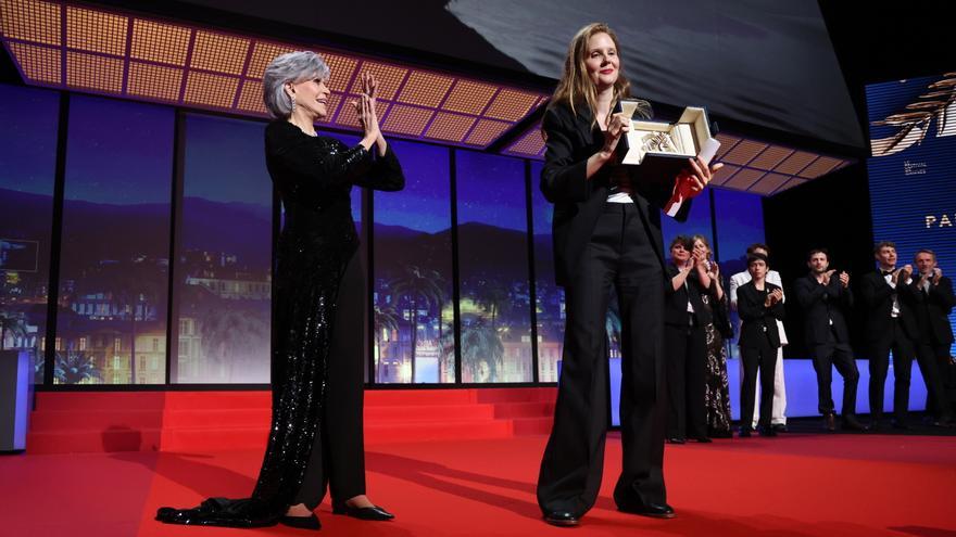 Justine Triet, tercera mujer en ganar la Palma de Oro de Cannes con el contundente thriller ‘Anatomía de una caída’