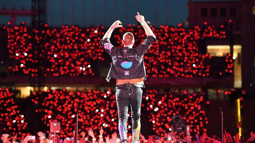 El dilema medioambiental de Coldplay: ¿qué contamina más, mover un espectáculo o a 200.000 personas?